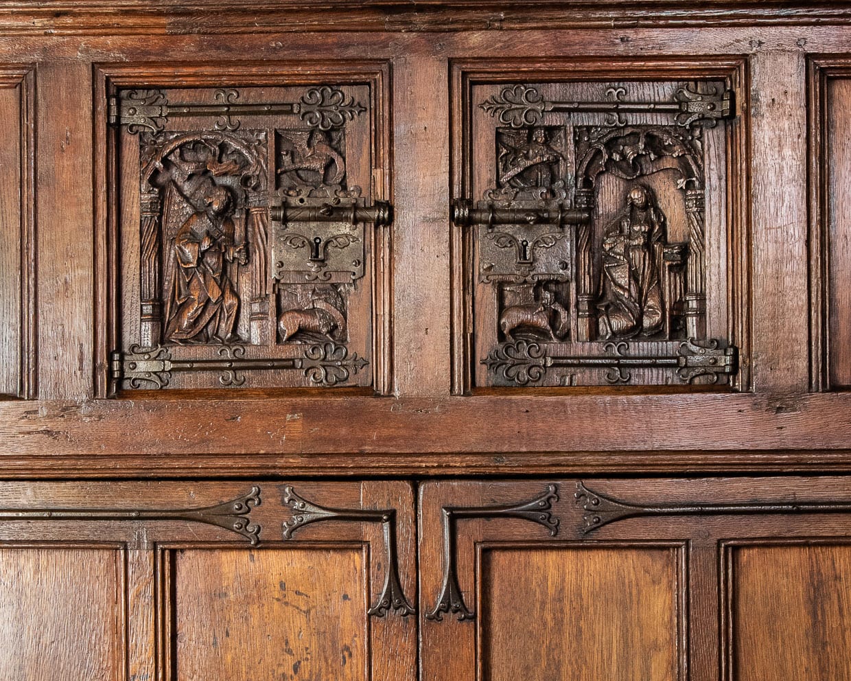 Late Gothic oak press cupboard