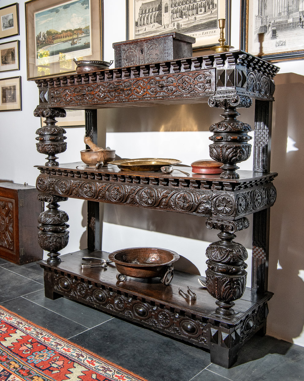 Elizabeth I oak cup-board