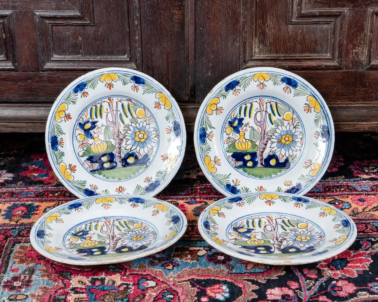 Set of four Delft plates