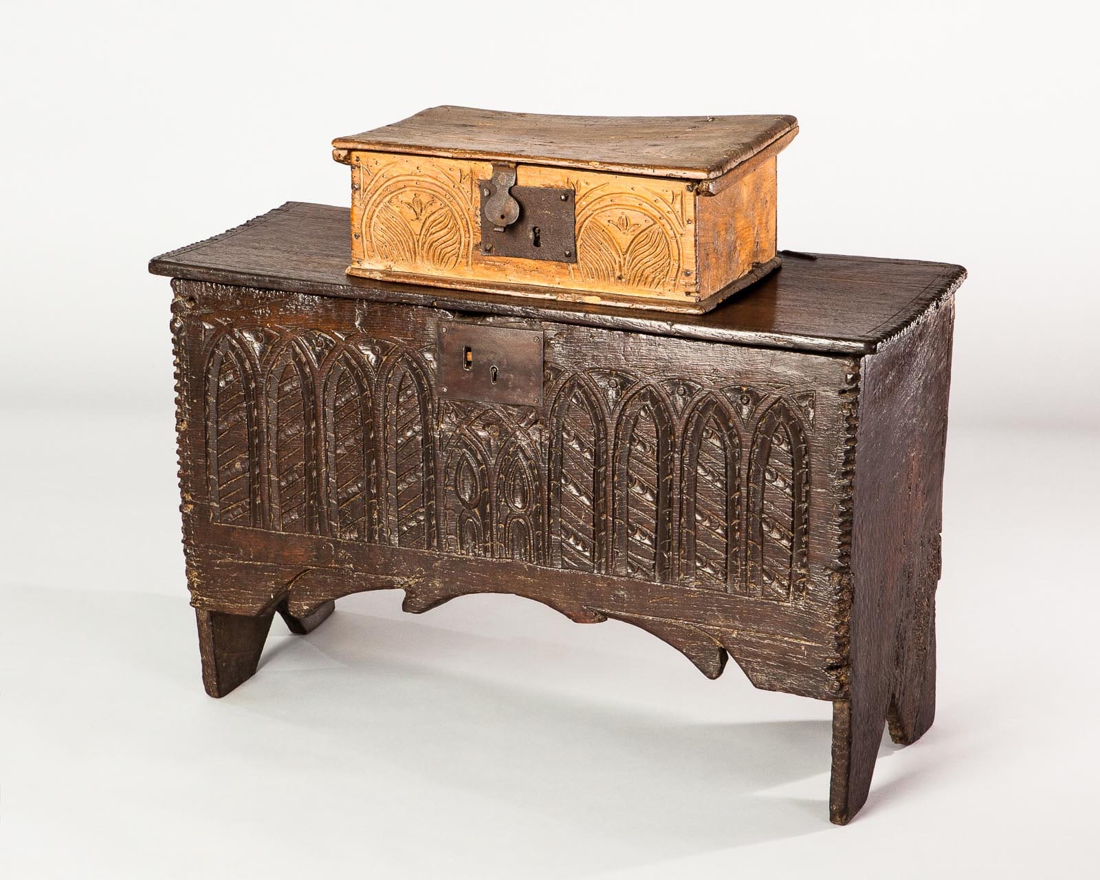 17th century Elm carved box