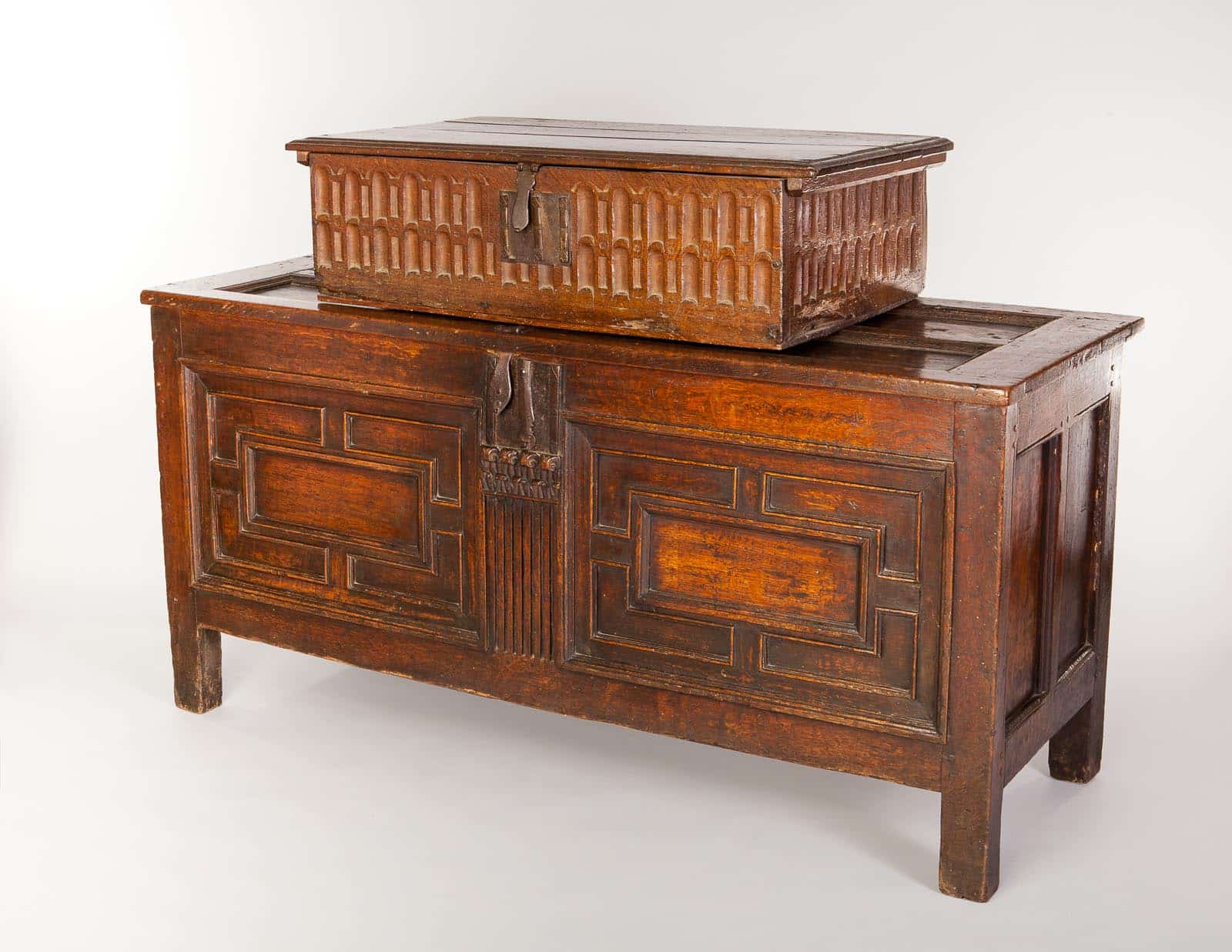 Elizabeth I carved box