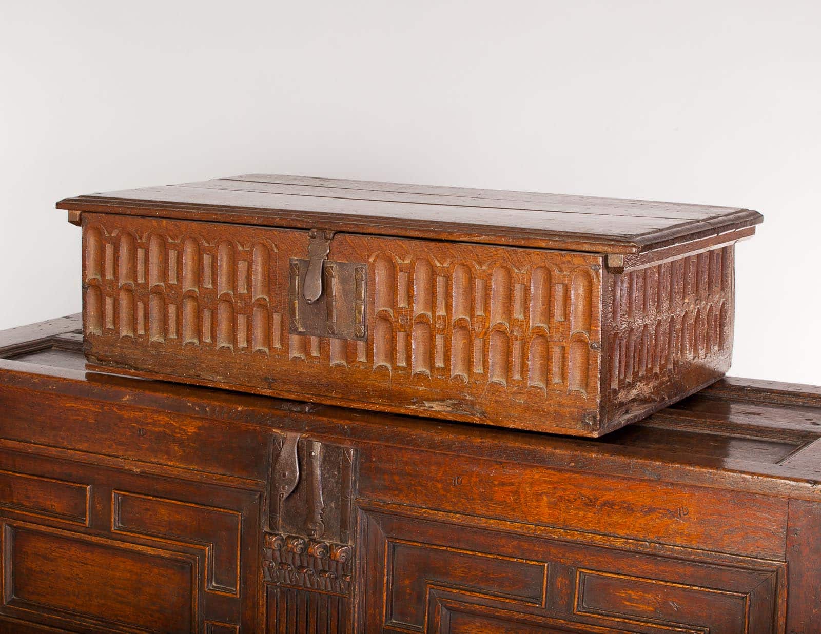 Elizabeth I carved box
