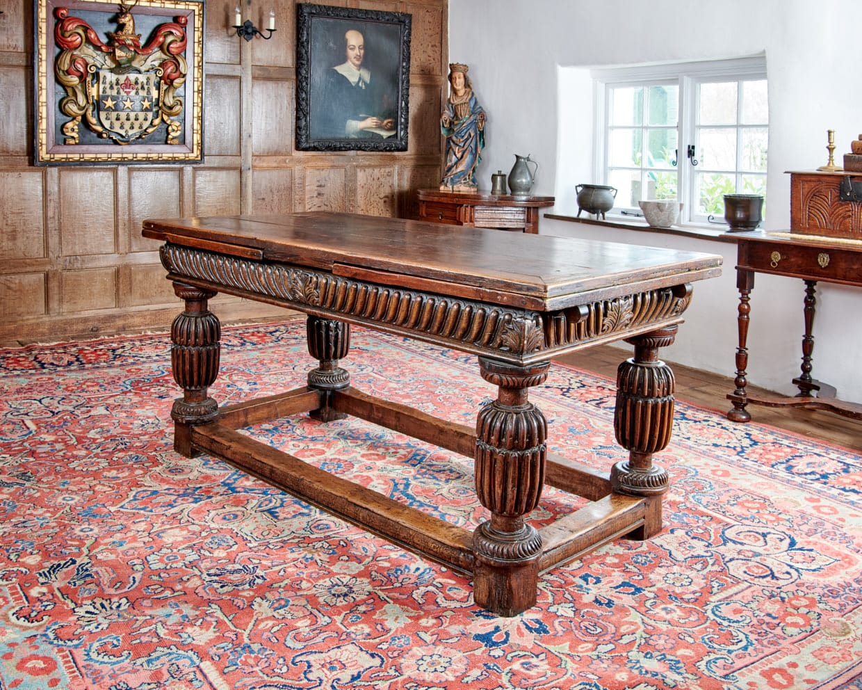 Elizabeth I draw leaf table