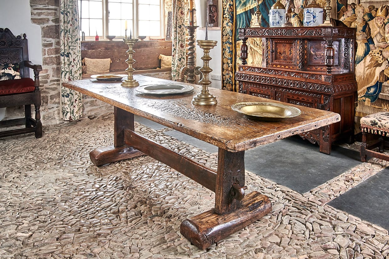 Elizabeth I oak trestle table