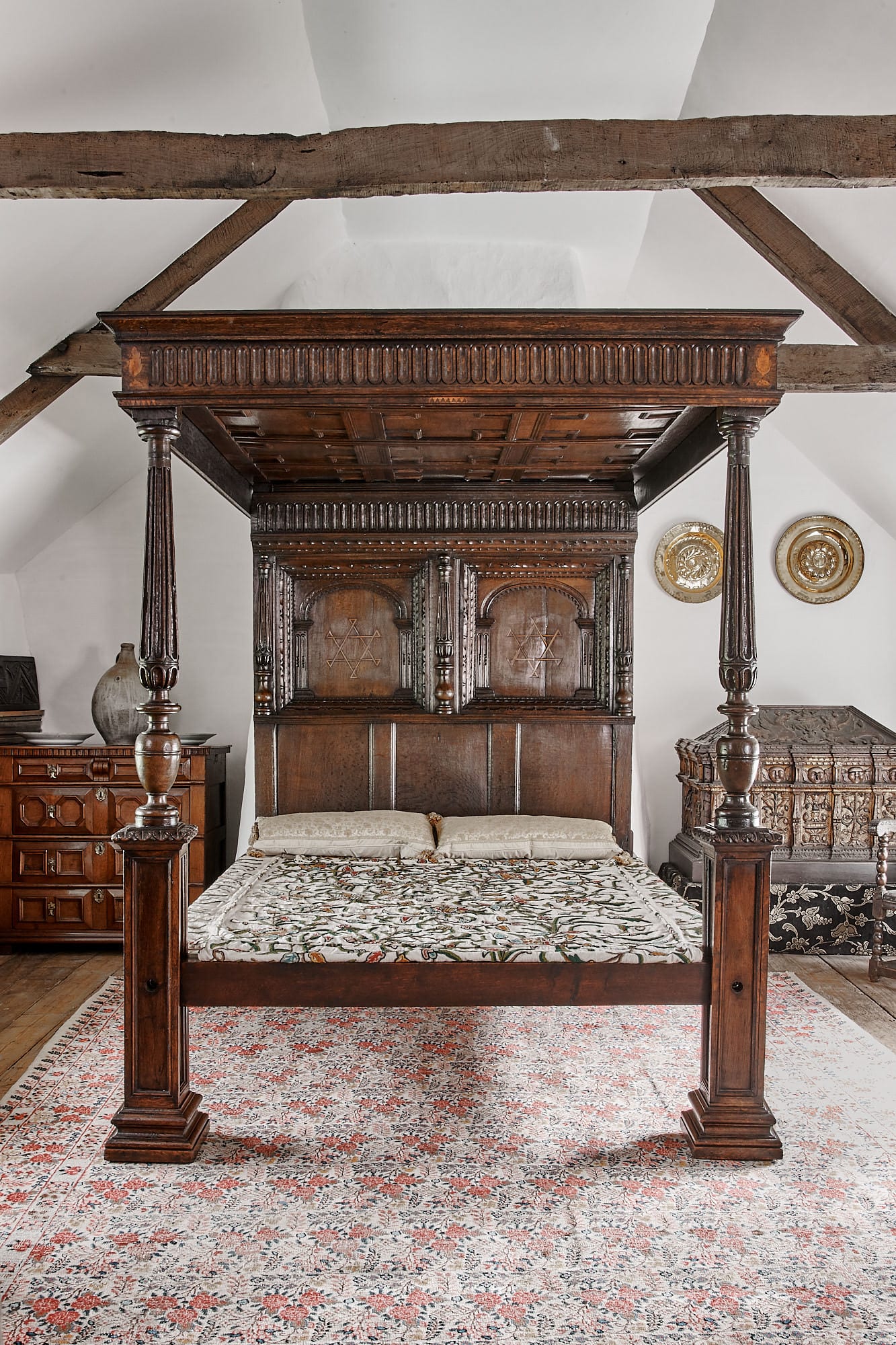 Elizabeth I oak tester bed