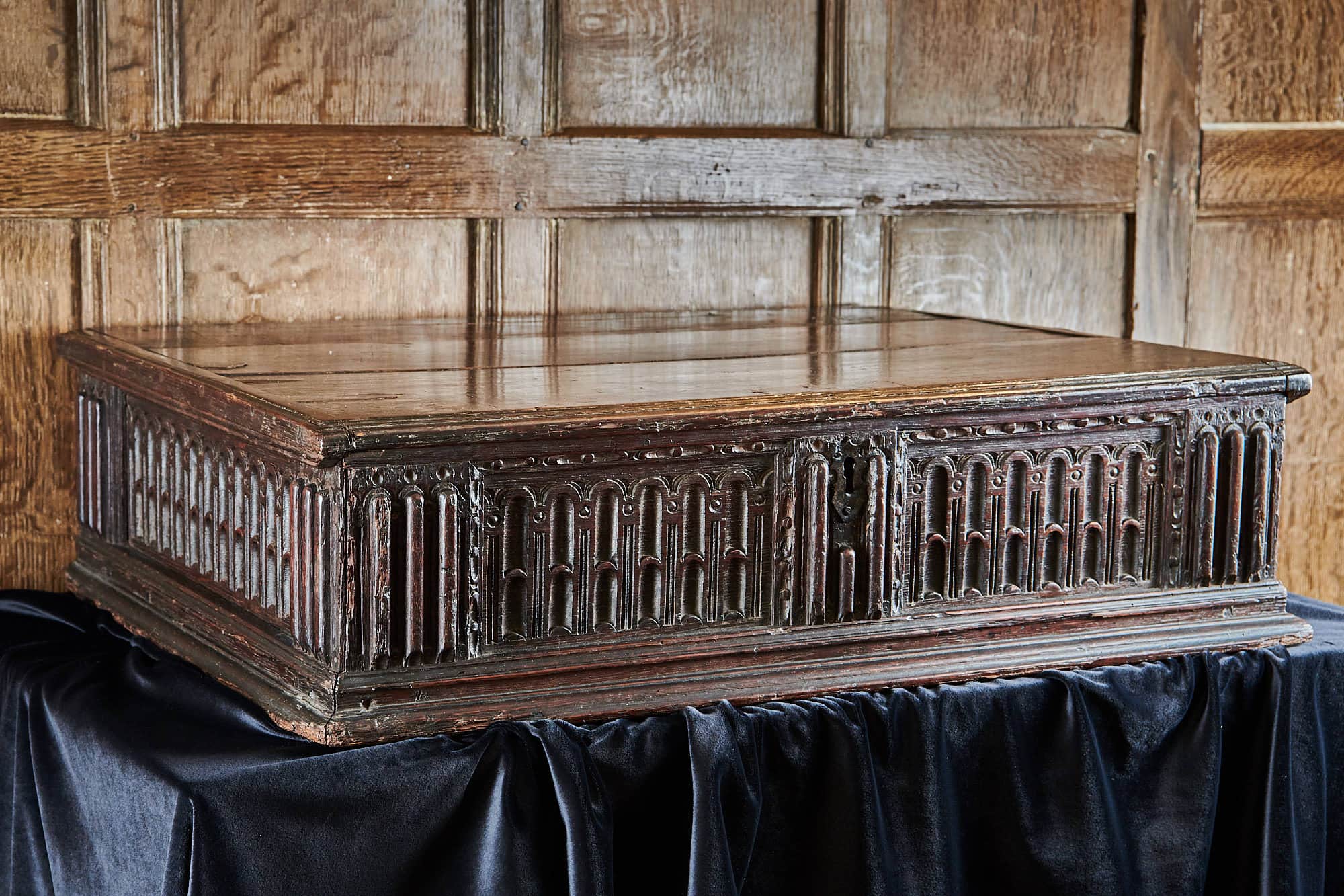 Elizabeth I oak carved box