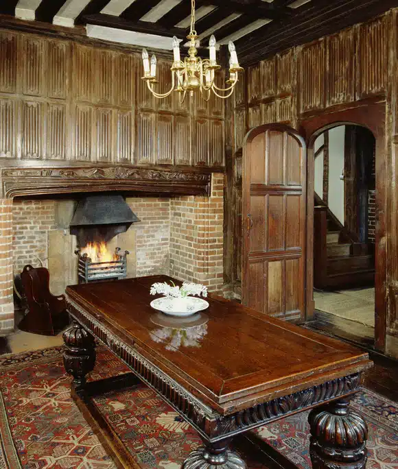 A Late Elizabeth I Oak and Elm Draw-Leaf Table